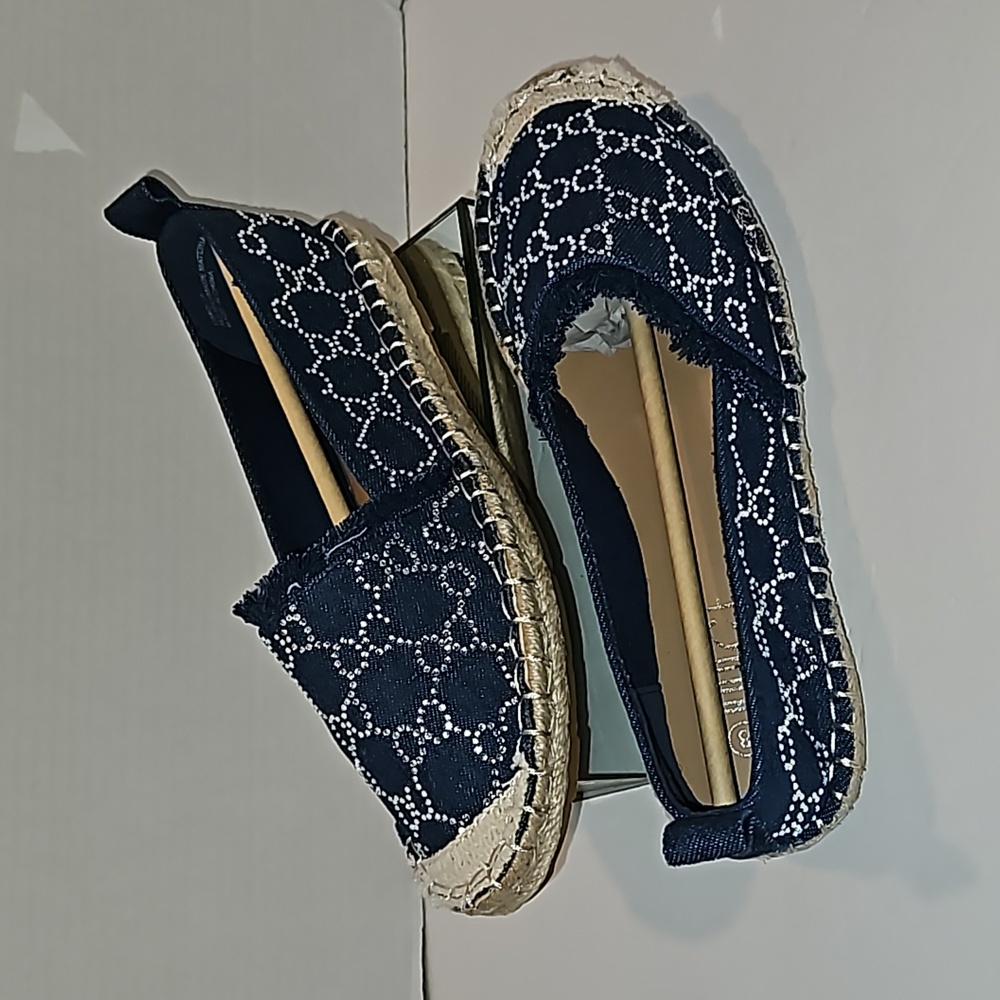 (NWT) BLUE DENIM CANVAS SHOES